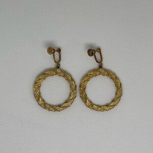 Vintage Gold Tone Screw Back Earrings